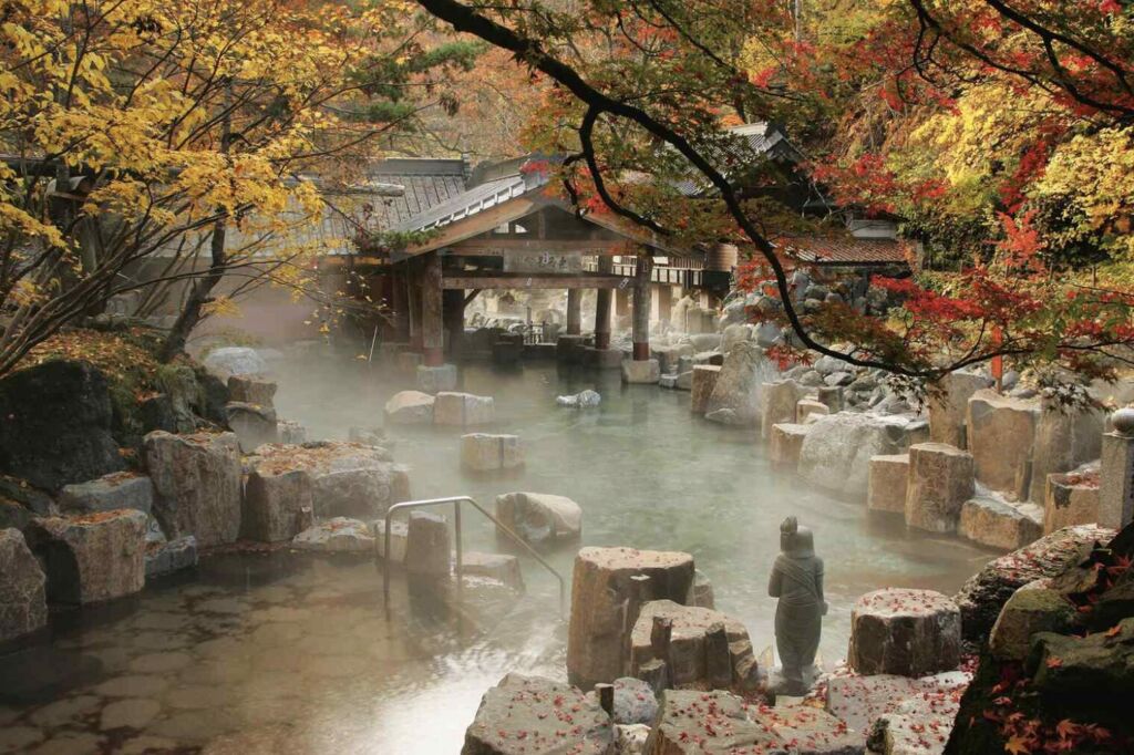 Top 10 Wellness Resort Tốt Nhất Việt Nam 3 onsen Nhật Bản bên suối Takaragawa khung cảnh thiên nhiên tuyệt đẹp