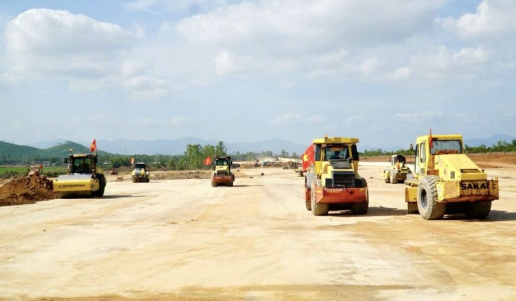 mở rộng sân bay phù cát