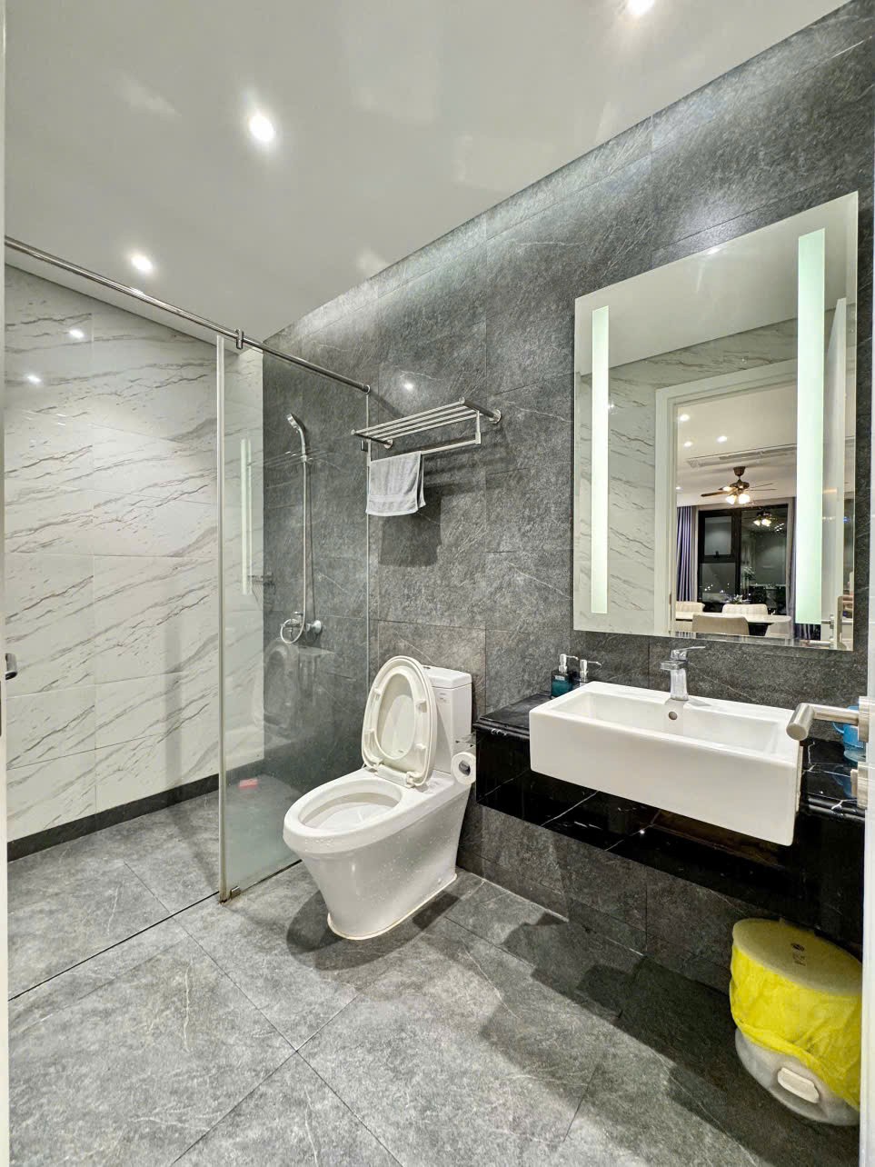 Phòng tắm căn hộ Altara Residences Quy Nhơn 2PN 2WC
