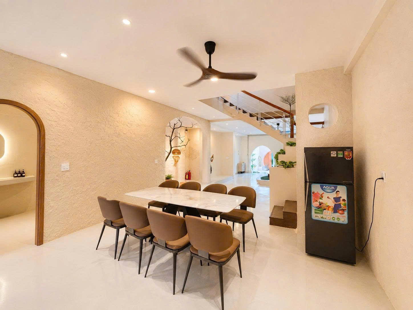 Khu bếp và bàn ăn Tropical Villa Quy Nhơn