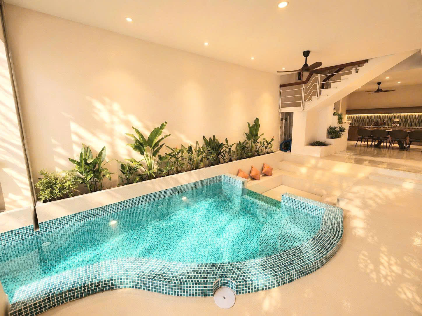 Không gian hồ bơi riêng Tropical Villa Quy Nhơn